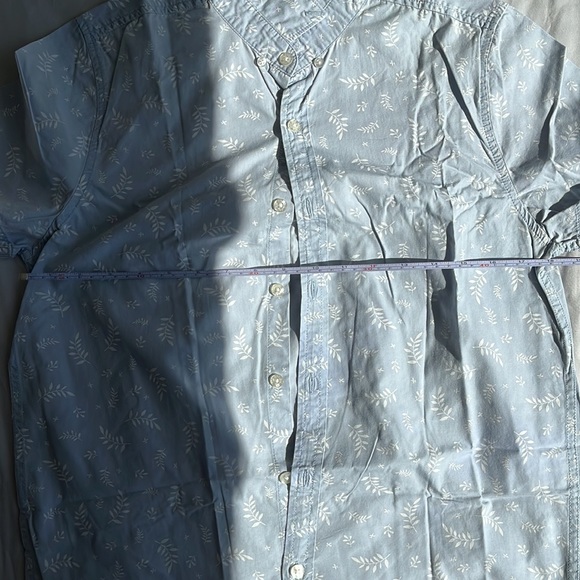 4 button down shirts - Picture 5 of 8